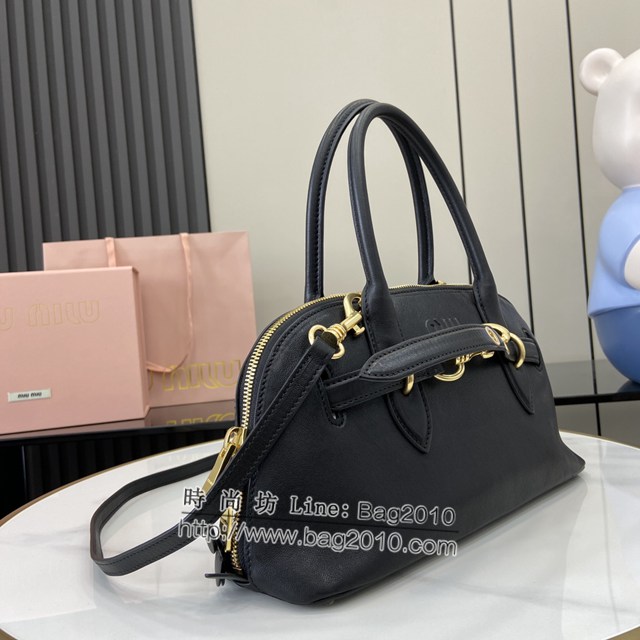 miumiu專櫃繆繆最新款爆款保齡球包原廠皮革手提包 jh2342型號：5bb168